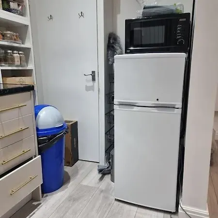 Tranquil And Serene Wifi, Parking And Smart Tv * Leeds (West Yorkshire)