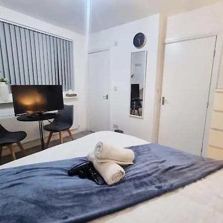 Tranquil And Serene Wifi, Parking And Smart Tv Holiday home *