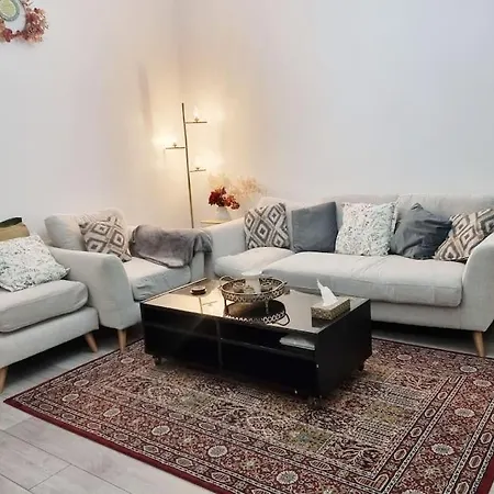 Tranquil And Serene Wifi, Parking And Smart Tv Holiday home Leeds (West Yorkshire)