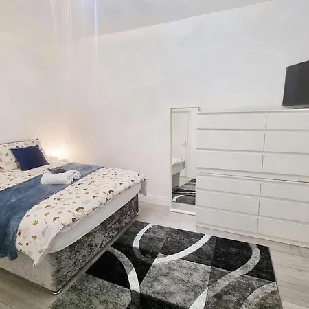 Tranquil And Serene Wifi, Parking And Smart Tv Leeds (West Yorkshire)