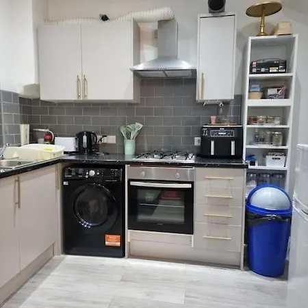 Tranquil And Serene Wifi, Parking And Smart Tv Holiday home *
