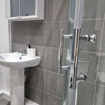 Holiday home Tranquil And Serene Wifi, Parking And Smart Tv Leeds (West Yorkshire)