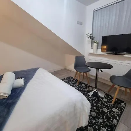 Tranquil And Serene Wifi, Parking And Smart Tv Holiday home *